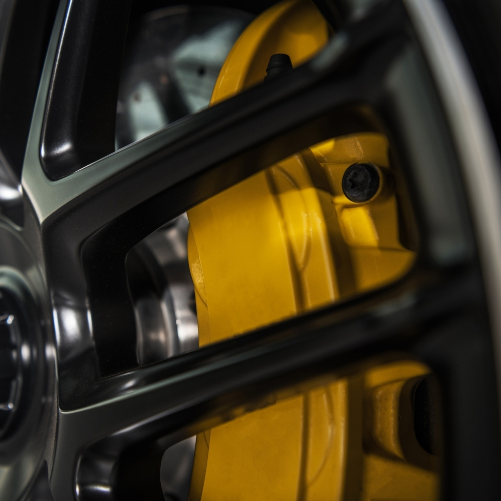 Zaciski i przewody hamulcowe